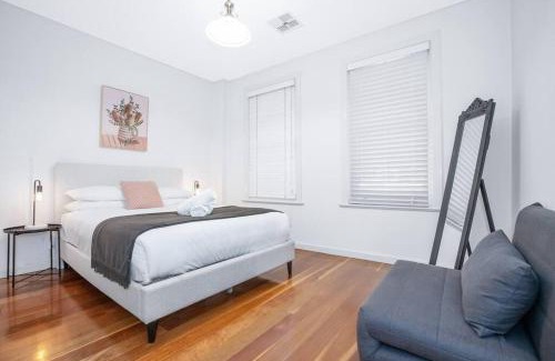Ultimo Apartment | Escape To Sydney @ Ultimo Unique 2 Bedroom Sleeping 7 City Side