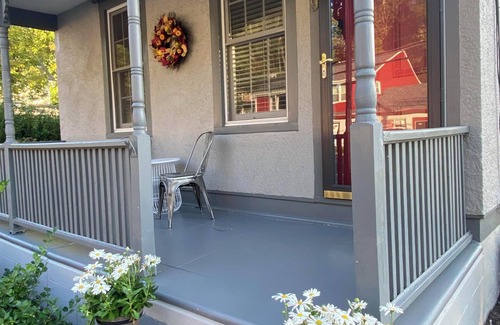 Stockton House | Escape to the comfort and charm of the Murray Wynne House on the canal towpath