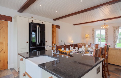 Newry House | Escape to the Country - Beautiful mountain views & private hot tub