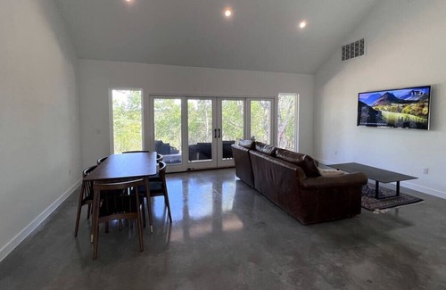 Driftwood House | Escape to the Hill Country at Sleek Sanctuary
