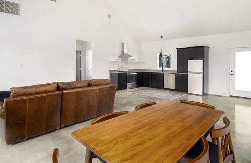 Driftwood House | Escape to the Hill Country at Sleek Sanctuary