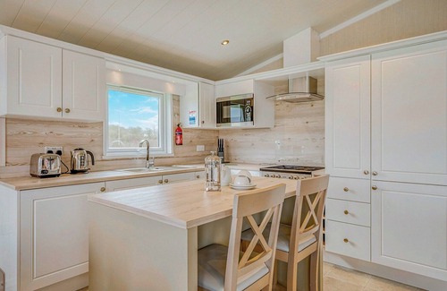 Hewas Water Ski Chalet | Escape to the Jasmine Lodge, nestled amidst stunning rolling countryside.