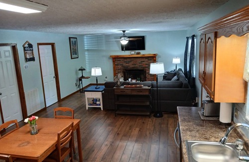 Wellington House | Escape to the lake 2 Bedroom Cabin, Boat Parking & Ample Outdoor and Deck Space.