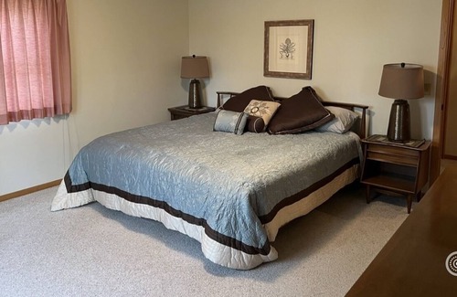 Spooner House | Escape to the Lake- Entire home on Dunn Lake!