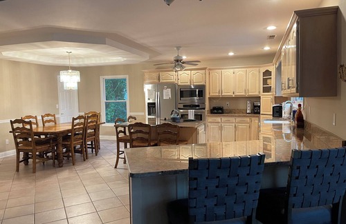 Soddy-Daisy House | Escape to the Lake: Spacious Lakefront House-Relax-Rejuvenate