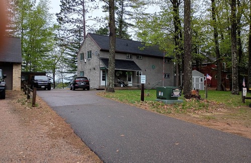 Rhinelander House | Escape to the Lake – Your Perfect Getaway Awaits!