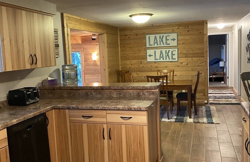 Gwinn Cottage | Escape To The Lake With All The Comforts Of Home!