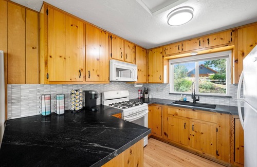 Highland Pines House | Escape to The Mountains! *Amazing Views*