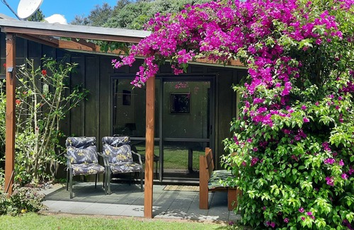 Hikuai Apartment | Escape to the mountains at Sleeping Giant B&B, Pauanui/Tairua area.