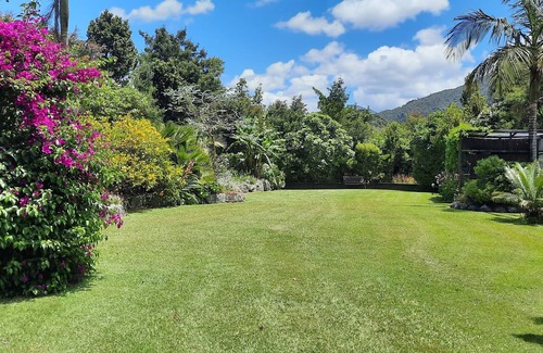 Hikuai Apartment | Escape to the mountains at Sleeping Giant B&B, Pauanui/Tairua area.