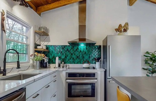 Cashiers Cottage | Escape to the serene forests of Cashiers, North Carolina, at Silver Run Cottage.