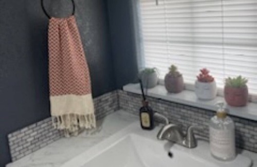 Brazoria Cabin | Escape to the Serenity of the Natasha Cabin: Cozy 3-Bedroom Retreat by the River