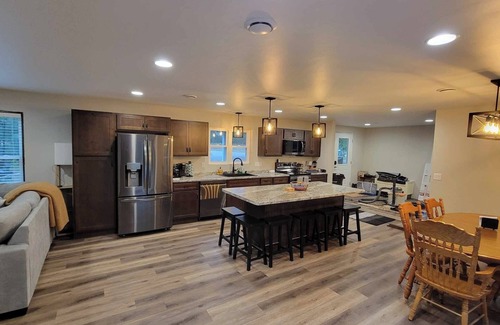 Athelstane House | Escape to The Woodland Nest: A Modern Cabin Retreat with Rustic Charm & Comfort!