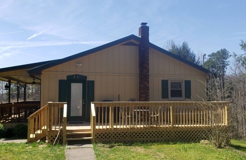 Pittsburg House | Escape to the Woods at the Bird House in the Daniel Boone National Forest!