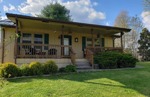 Pittsburg House | Escape to the Woods at the Bird House in the Daniel Boone National Forest!