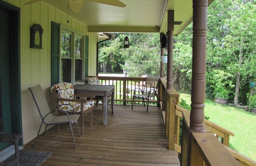 Pittsburg House | Escape to the Woods at the Bird House in the Daniel Boone National Forest!