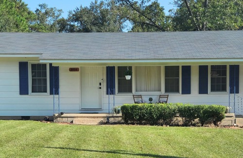 Sylvester Cottage | Escape to this cozy 3-bedroom cottage nestled in the heart of Sylvester.