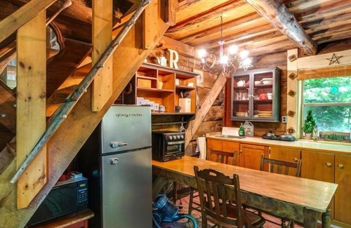 Katrine Cabin | Escape to this cozy & peaceful cabin in the woods!