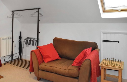 Scaynes Hill Cottage | Escape to this enchanting studio apartment set above a barn.