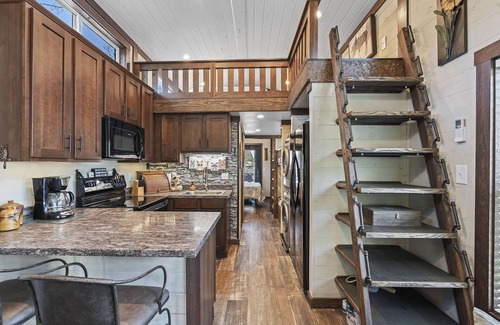 Monteagle House | Escape to this mini delightful house where comfort meets convenience.