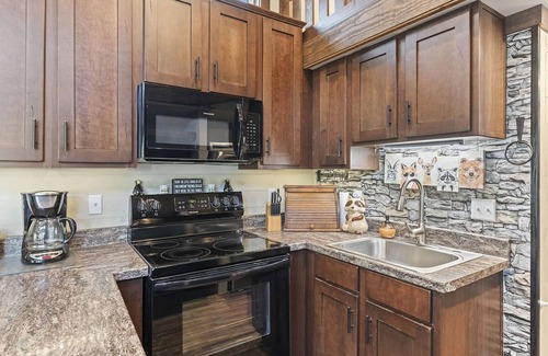 Monteagle House | Escape to this mini delightful house where comfort meets convenience.
