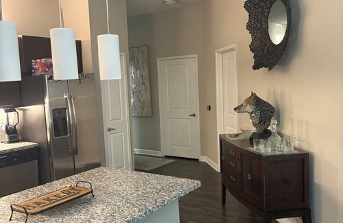 Las Colinas Apartment | Escape to this modern,western-style home located steps away from the scenic lake