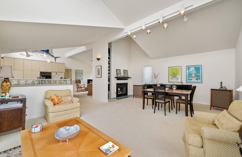 Park Hill House | Escape to this monthly, ocean-view rental on Park Hill!