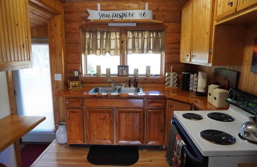 South Boardman Cabin | Escape to this relaxing lakeside retreat! 🛶 Enjoy a peaceful back porch, cozy fire pit 🔥, and stunning water views. Perfect for unwinding and making memories! 🌅