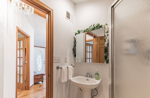 Fishers Hill House | Escape To This River Home With Mountain Views 2 Bedroom Home by Redawning