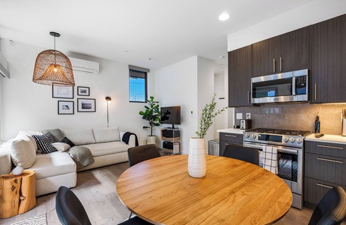 West Seattle House | Escape to this townhome, near Alki Beach