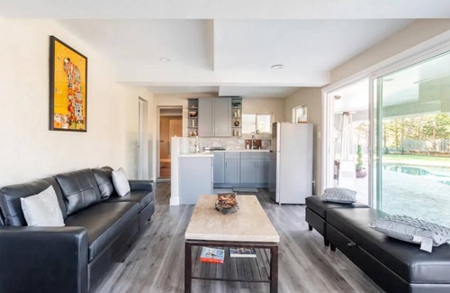 Hillsborough House | Escape to Tranquil: Luxury just Moments from San Francisco!