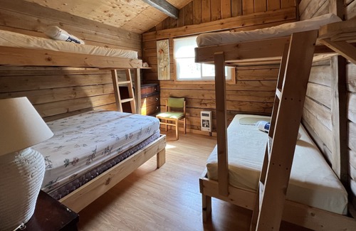 Sudbury District Cabin | Escape to Tranquility at Lake Onaping Lodge in Northeastern Ontario