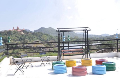 Mount Abu Villa | Escape to Tranquility: Family friendly Villa in the heart of the Hills!