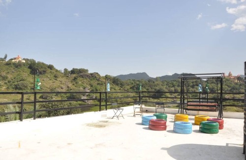 Mount Abu Villa | Escape to Tranquility: Family friendly Villa in the heart of the Hills!