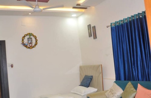 Mount Abu Villa | Escape to Tranquility: Family friendly Villa in the heart of the Hills!