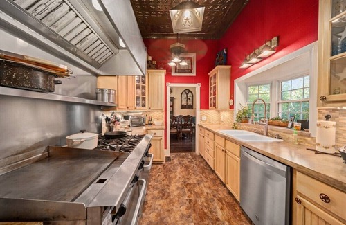 Mart House | Escape to Willow Springs Inn, Cozy Home with a View