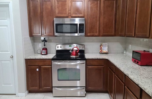 Deltona Lakes House | "Escape to Your Private Oasis: Experience Comfort and Luxury in Our Home"
