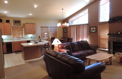 Whitehawk House | Escape to your Whitehawk Ranch retreat - 2 cozy bedrooms await