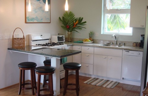 Keolu Hills Apartment | Escape & Treat Yourself.Quiet Clean Bright.5 star reviews, Sleeps 4
