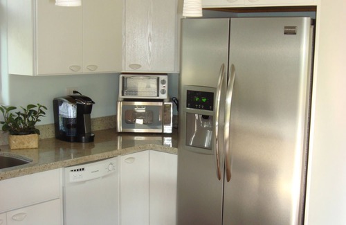 Keolu Hills Apartment | Escape & Treat Yourself.Quiet Clean Bright.5 star reviews, Sleeps 4