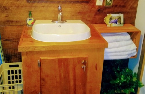 Pittsburg Cabin | Escape, unplug & relax. Enjoy nature from our screen porch or from dock.