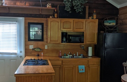 Pittsburg Cabin | Escape, unplug & relax. Enjoy nature from our screen porch or from dock.