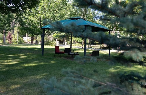 Christina Lake House | Escape & Unwind in Picturesque Christina Lake, Sleeps 2- Beaches, Golf, Fishing