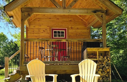 Madawaska Cottage | Escape with 7 seat HotTub and Couples Cold Plunge Sleeps 10nSouth Algonquin