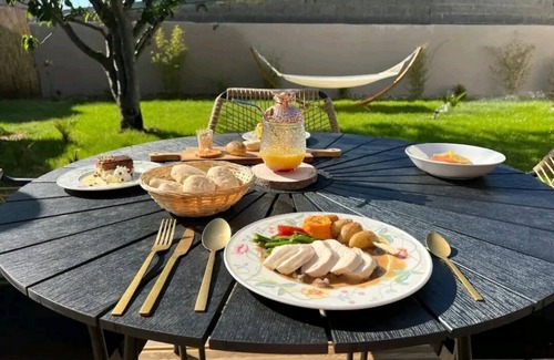 Loon-Plage Villa | 𝐄𝐬𝐜𝐚𝐩𝐞 𝐙𝐞𝐧 Tropical Villa & Private Spa