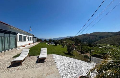 Ponte da Barca Hotel | Escola Da Mestra Da Portela Sampriz