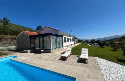 Ponte da Barca Hotel | Escola Da Mestra Da Portela Sampriz