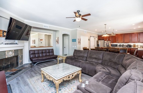 North Broadway House | Escondido Family Retreat with POOL!
