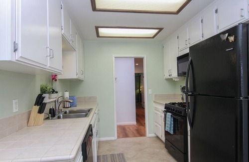 North Broadway House | Escondido's Gem! Sleeps 11! POOL INCLUDED