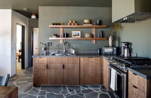 Landers House | Escondite By Homestead Modern